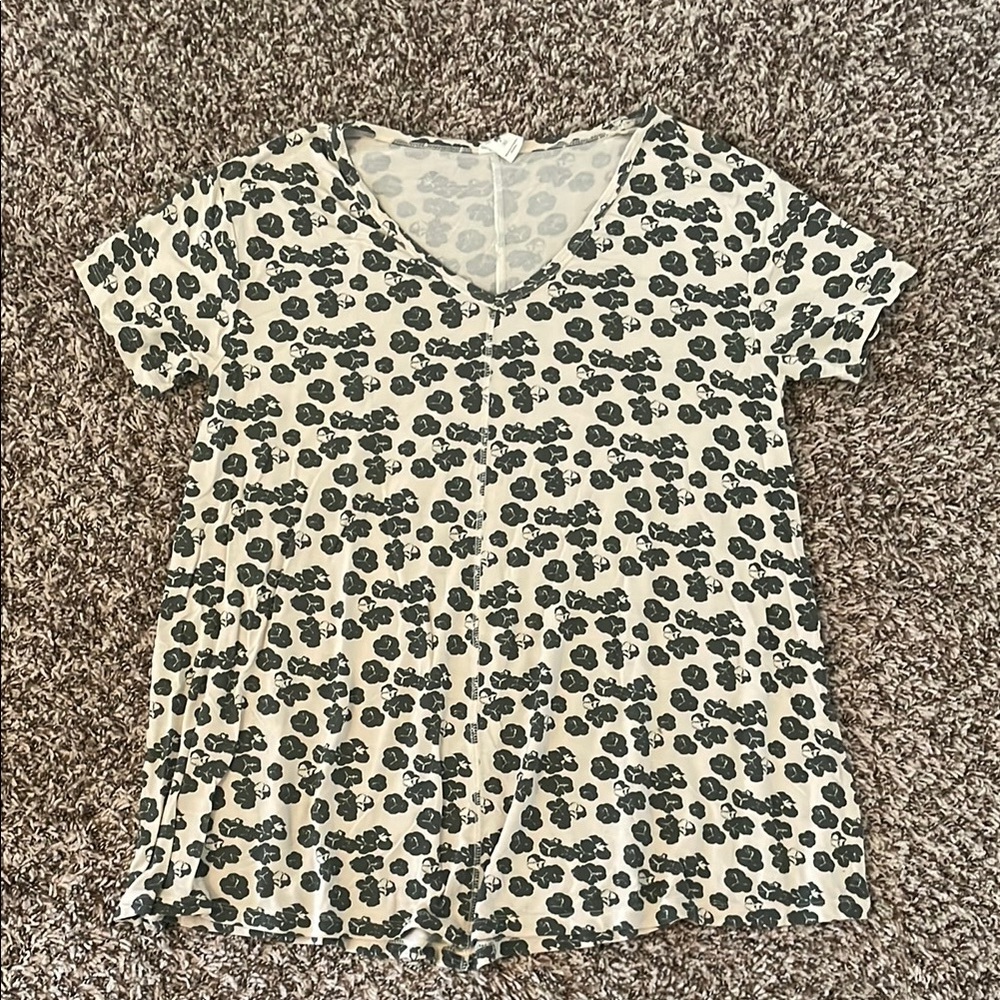 Kate Quinn XS Clover Short Sleeve Tee